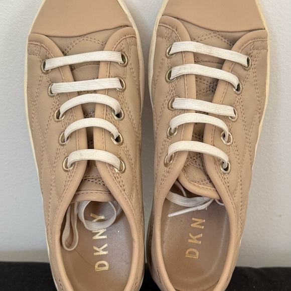 DKNY | Brayden Court Sneakers | Size 5 | Quilted Leather | Neutral Beige - Picture 3 of 4